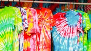 How to Tie And Dye Shirts - Step by Step Guide