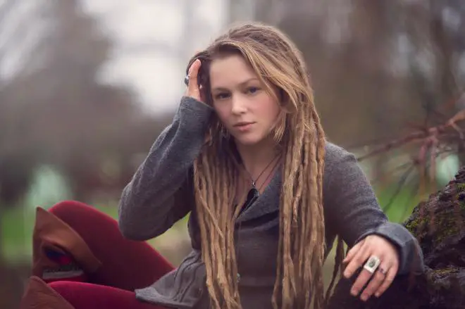Crystal Bowersox Biography, Teeth, Net Worth, Songs, where is She?