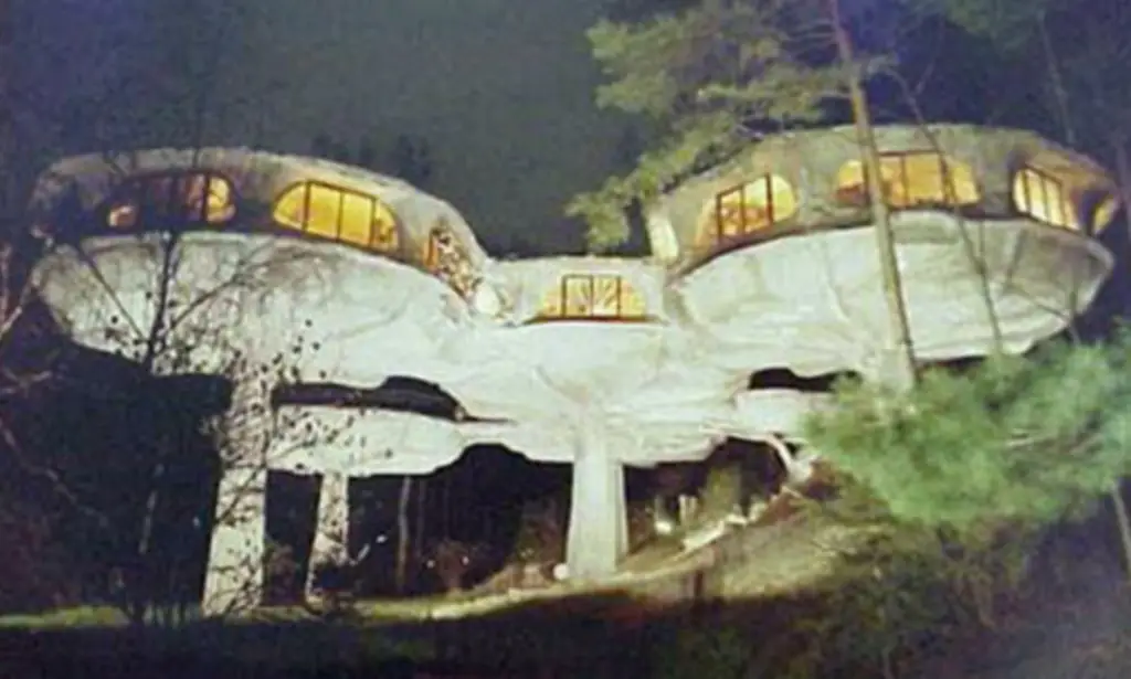 Top 10 Weirdest Houses In The World ([year])