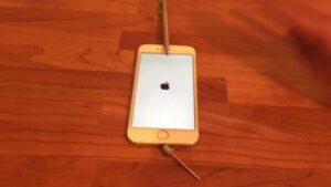 5 WAYS TO CHARGE AN IPHONE WITHOUT A CHARGER